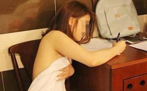 PG 20 tuổi cùng đồng nghiệp bán dâm giá 2 triệu đồng
