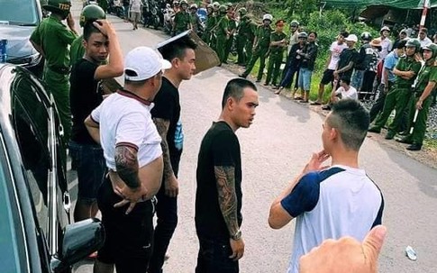Vụ nhóm giang hồ xăm trổ vây xe công an tại Đồng Nai: Bắt thêm đối tượng, khởi tố vụ án