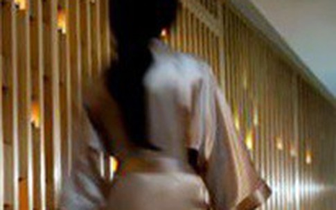 Người đàn ông dùng nhân viên massage bẫy giám đốc ở miền Tây