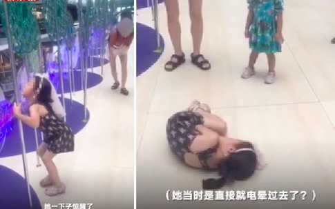 Cảnh tượng bé gái bị điện giật run bần bật tại trung tâm thương mại trước mặt mẹ khiến phụ huynh nào xem xong cũng rùng mình