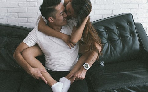 Bắt quả tang người chồng từng đầu ấp tay gối suốt 12 năm ân ái cùng bồ nhí, vợ bình tĩnh đến kinh ngạc: 'Bây giờ chồng tính thế nào?'