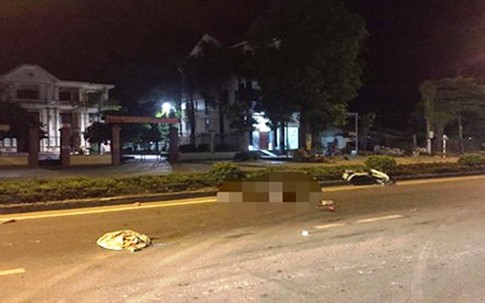 Nghệ An: Làm rõ 2 thanh niên tử vong cạnh xe máy giữa đường