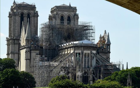 Tóp thuốc lá, chập điện có thể là nguyên nhân gây cháy Nhà thờ Đức Bà Paris