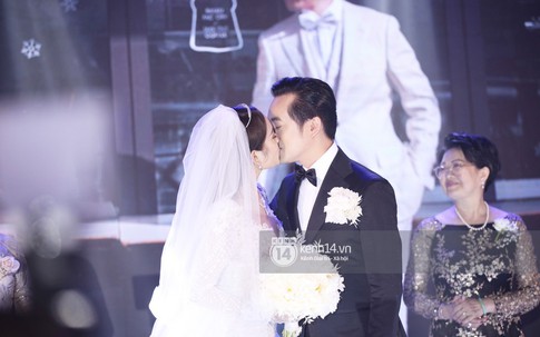 Dương Khắc Linh - Ngọc Duyên khoá môi nhau ngọt ngào trong lễ cưới, chính thức trở thành vợ chồng!