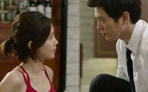 Con gái mách bố hay nhắn tin với cô giáo, vợ tìm hiểu ngay để ngăn chặn hậu họa thì sự thật lại tréo ngoe thế này
