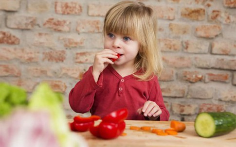Chín cách giúp trẻ hết lười ăn rau