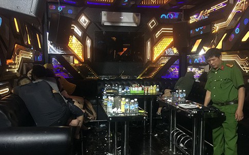 32 thanh niên chơi ma tuý trong phòng VIP quán karaoke
