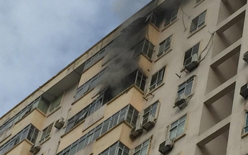 Hà Nội: Cháy ở chung cư Nam Trung Yên, người dân hốt hoảng chạy xuống đường