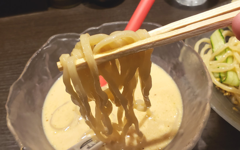 Quán mì ramen trà sữa trân châu gây tò mò ở Nhật