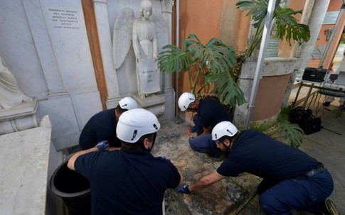 Vatican khai quật 2 ngôi mộ để giải bí ẩn thiếu nữ mất tích