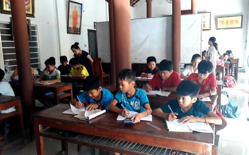 Về nơi cứ đến hè trẻ con lại thích vào lớp học