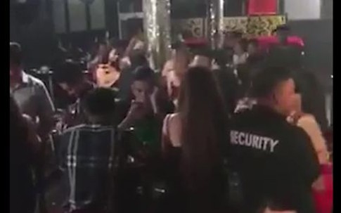 Cảnh sát kiểm tra bar ở Sài Gòn, nhiều cô gái bật khóc