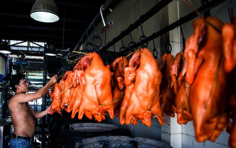 Tiệm vịt quay Sài Gòn bán vài trăm con mỗi ngày
