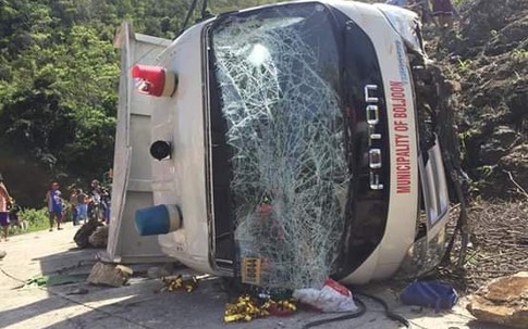 Tai nạn kinh hoàng: Xe tải chở học sinh tiểu học đi dự sự kiện rơi xuống khe núi, 11 em nhỏ thiệt mạng