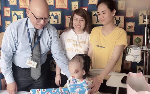 Hành trình tìm lại hy vọng cho cô bé có gương mặt dị dạng