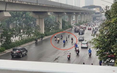Sau hàng loạt vụ tai nạn do liều mình qua đường: Những hình ảnh này cho thấy người dân Thủ đô vẫn thờ ơ cầu bộ hành?