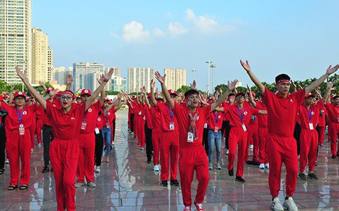 Màn đồng diễn nhảy chachacha của 1500 tình nguyện viên hiến máu