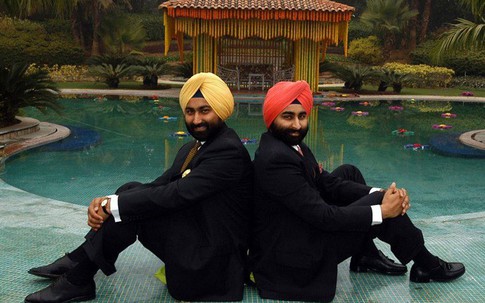 Tin lời 'giáo chủ', anh em tỷ phú đốt sạch tài sản