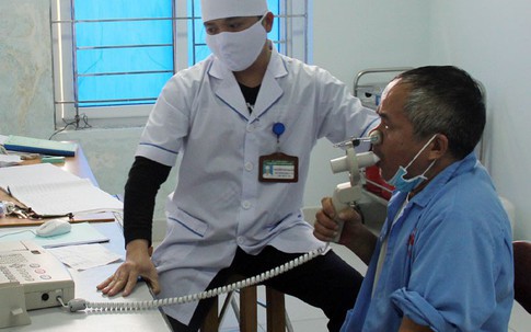 Sai lầm người cao tuổi hay gặp khi điều trị phổi tắc nghẽn mãn tính