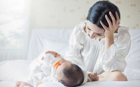 Xa nhà đúng lúc vợ sinh con, đêm đầu tiên trở về tôi hoảng loạn ngay giây phút chạm vào cánh tay cô ấy