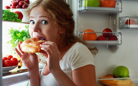 Suốt ngày than béo bụng mà không biết rằng chính kiểu ăn uống này hàng ngày khiến tích mỡ vòng 2