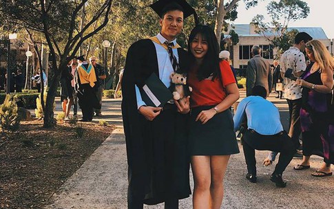 Thầy giáo Việt hot nhất MXH những ngày qua: Đẹp trai cao ráo như người mẫu, là thạc sĩ Ngôn ngữ tại Úc