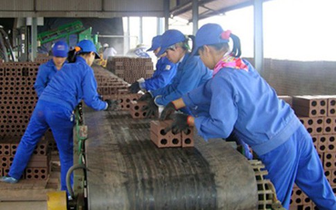 Nữ công nhân nhà máy gạch tử vong khi đang làm việc