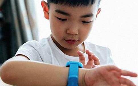 Đồng hồ định vị Trung Quốc bán đầy trên mạng sau vụ trường Gateway