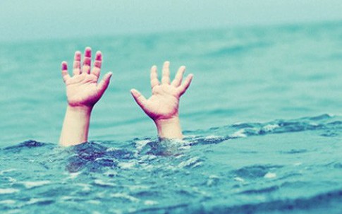 Nghệ An: Bé gái 4 tuổi tử vong khi xảy chân xuống bể bơi trong trường