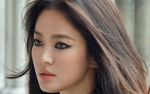 Song Hye Kyo mặc sexy hơn sau khi bỏ chồng