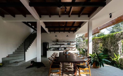 Vợ chồng Quảng Nam xây nhà gần như không có tường