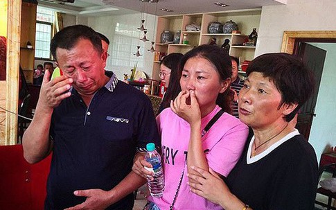 Cay mắt khoảnh khắc cô gái Trung Quốc đoàn tụ cha mẹ ruột sau 30 năm bị bắt cóc