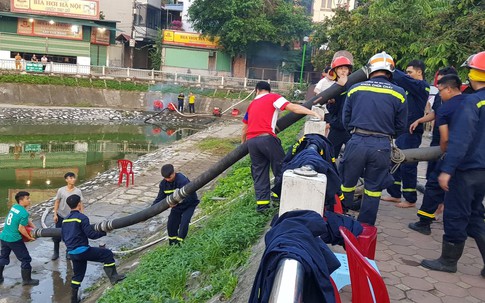 Chùm ảnh: Hiện trường tan hoang sau đám cháy lớn ở nhà máy phích nước Rạng Đông