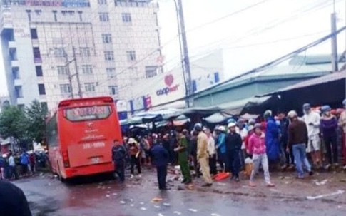 Nhân chứng kể lại giây phút xe khách lao vào chợ ven đường làm 4 người tử vong ở Gia Lai