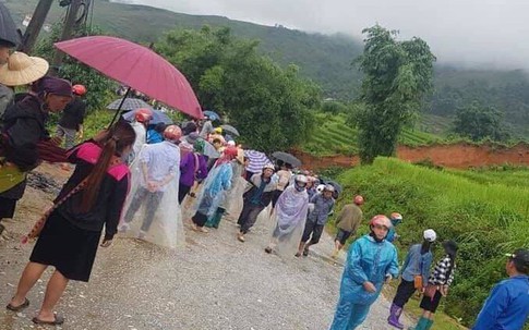 Lào Cai: Đi xe máy qua khu vực sạt lở, một người đàn ông bị đất đá đè tử vong