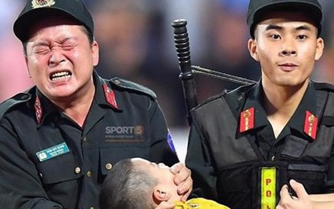 Đại uý CSCĐ tỉnh Nam Định kể lại giây phút bé trai bị co giật cắn, nghiến tay mình