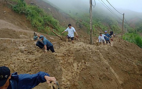 Nỗ lực tìm kiếm 11 người mất tích sau bão số 3, cảnh báo thời tiết bất thường