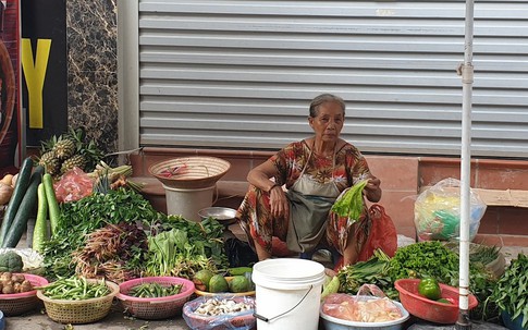 Sau vụ cháy Công ty Rạng Đông: Tiểu thương than trời vì bày hàng ra chẳng ai mua