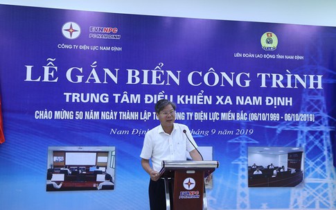 Nam Định: Gắn biển công trình Trung tâm Điều khiển xa chào mừng 50 năm ngày thành lập Tổng công ty Điện lực miền Bắc