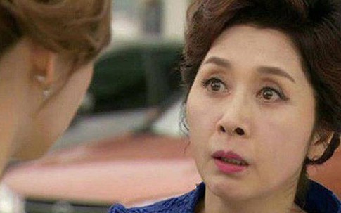 Bố mẹ qua chơi bị đuổi như tà, tôi nhẫn nhịn 10 năm không cưới và cái kết hả hê