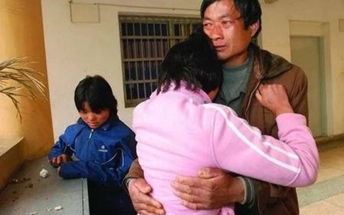 3 năm sau khi ly dị vợ, cả cha và con gái đều mắc ung thư đường ruột vì 1 nguyên nhân chẳng ai ngờ tới