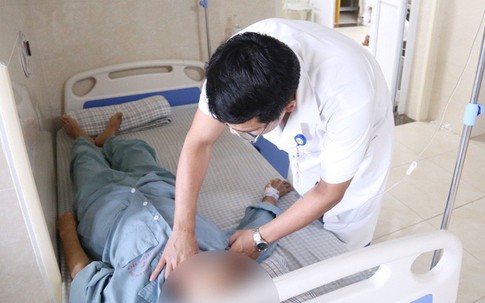 Lở loét, hoại tử một bên 'đào tiên' vì tin sái cổ người đàn ông tự xưng chữa khỏi ung thư vú