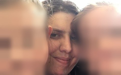 Bà mẹ đăng ảnh yêu con lên mạng, hòng che đậy tội ác để thỏa mãn thú vui biến thái của gã bạn trai