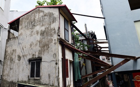 Mục sở thị những căn nhà phải "chống nạng thép" cạnh chung cư Lilama