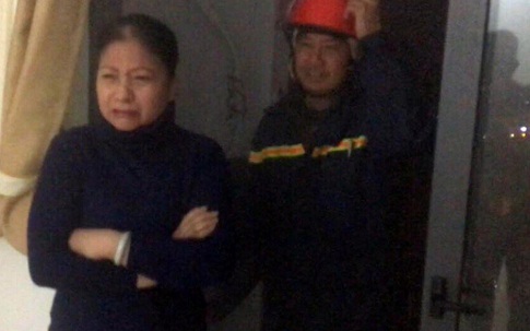 Hi hữu: Mắc kẹt ngoài ban công khi đang dọn vệ sinh