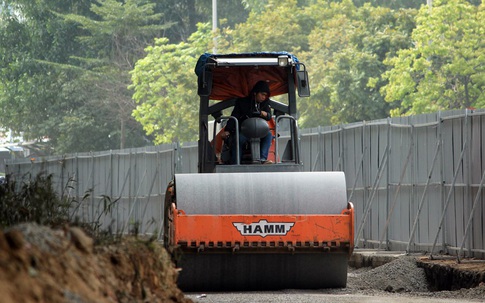 Hà Nội xén vỉa hè, hạ cây xanh: Nếu xén hết đường vẫn ùn tắc thì làm thế nào?