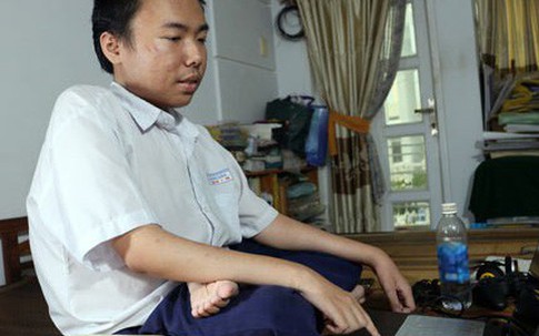 Nam sinh bại liệt ở Sài Gòn được tuyển thẳng vào đại học