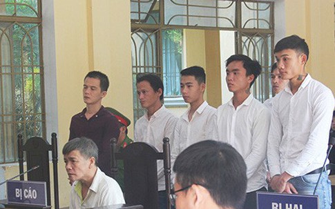 Ba cha con hầu tòa vì dùng mìn hỗn chiến với nhóm thanh niên