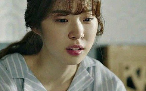 Nhận được ảnh nóng của chồng và sếp, vợ làm ngay một bàn tiệc mời kẻ thứ 3 đến dự rồi tung chiêu hiểm hóc