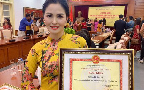 Cô Hạnh bán hoa 'Về nhà đi con' được khen hết lời vì ngoại hình lột xác, nhan sắc đáng ngưỡng mộ ở tuổi 41